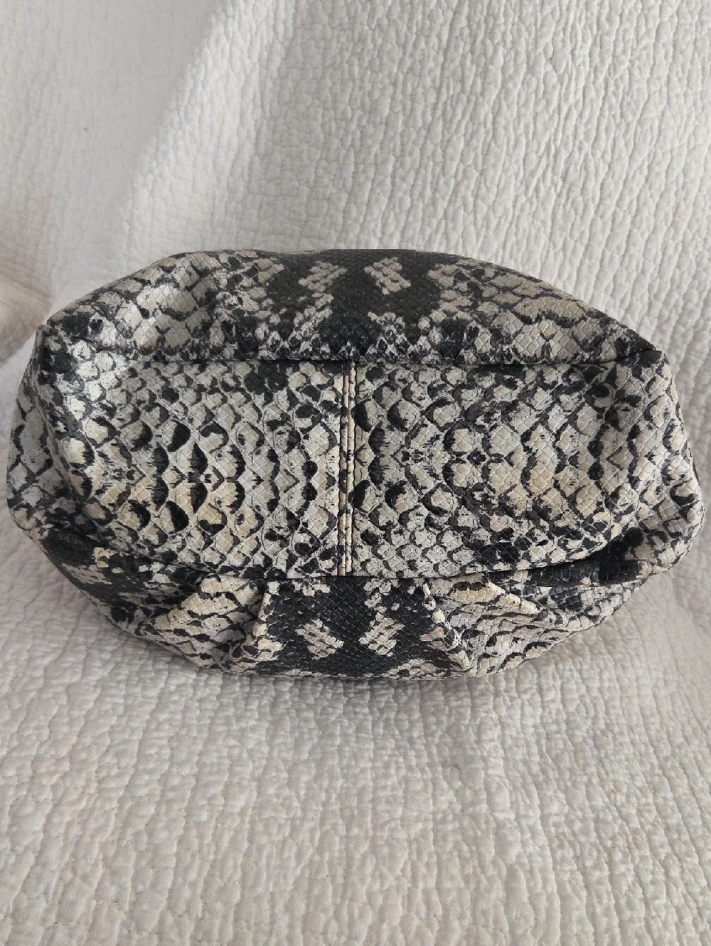 Marc by Marc Jacobd Black and Cream Python-Print Shoulder Bag - Picture 4 of 8